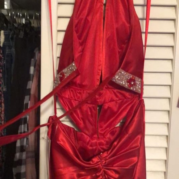 BEAUTFUL RED DRESS - Picture 3 of 4